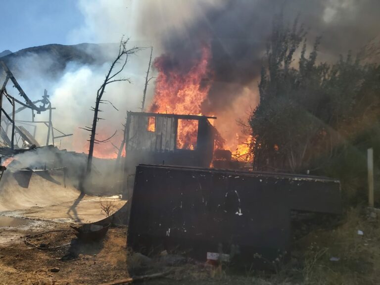 Tragedia: Siete casas quemadas y un adulto mayor con lesiones reservadas deja incendio en Baños Morales
