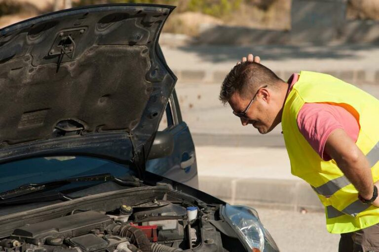 Mensaje en Sosafe desató ola de bromas en Puente Alto: denunciaron auto sospechoso pero estaba en panne
