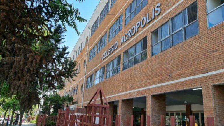 Delincuentes ingresaron a robar en Colegio Acrópolis en Puente Alto