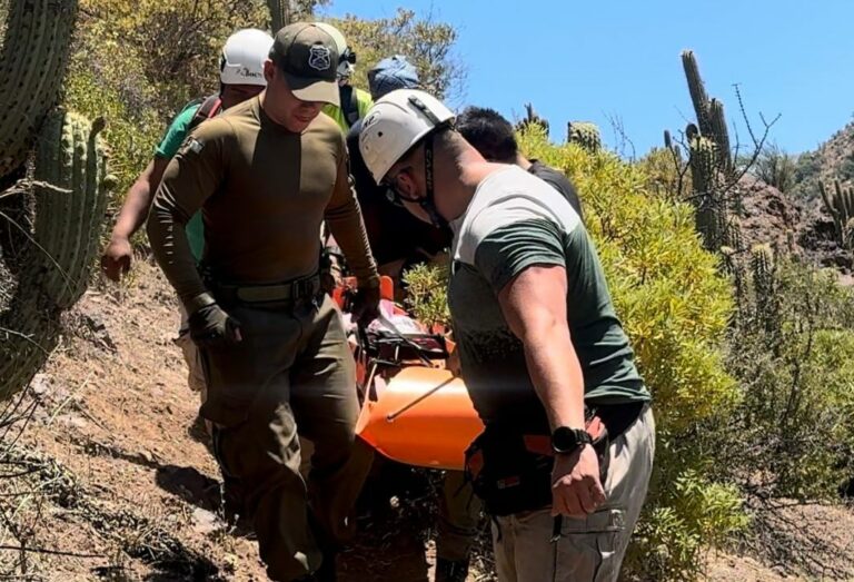 Senderista cayó en cerro del Cajón del Maipo, quedó gravemente herida y tuvo que ser rescatada
