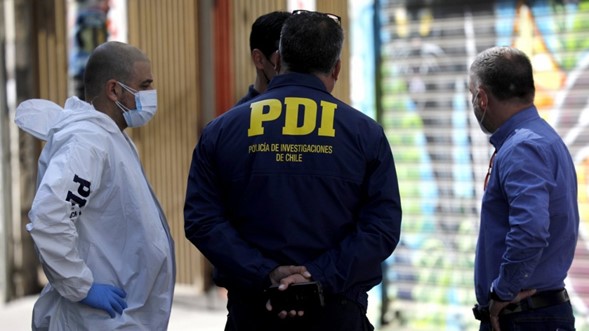 Desde auto en movimiento atacan a disparos a hombre de 29 años