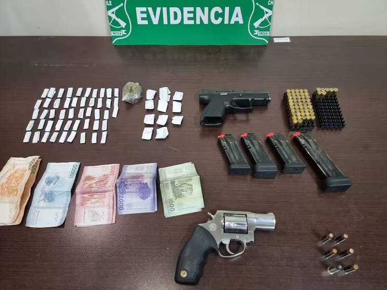 Carabineros incautó armas, droga y munición fiscal en Puente Alto