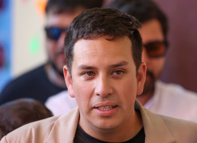 Alcalde Toledo participa en persecución que terminó con un delincuente detenido
