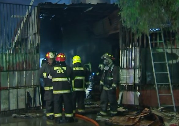 Grave incendio consumió 3 casas en Bajos de Mena