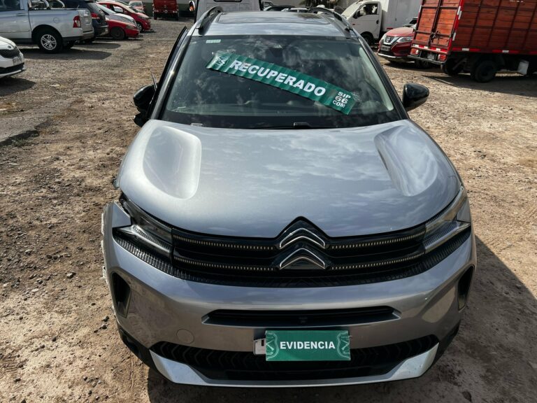 Carabineros recupera vehículo robado tras persecución en Bajos de Mena