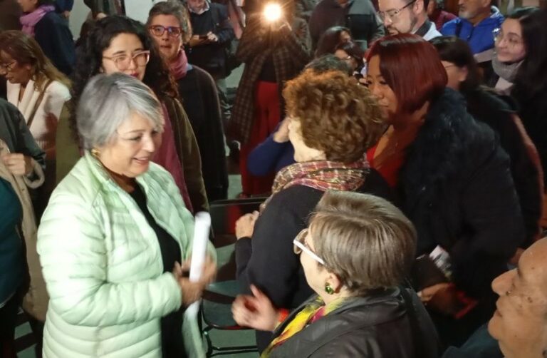 Jeanette Jara se reunió con vecinos y dirigentes en Puente Alto: “Quiero una gestión junto a la ciudadanía”